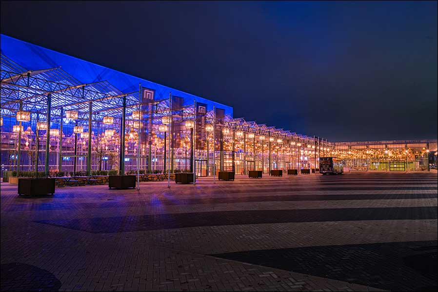 Verzauberung durch Licht: Eingangshalle der Midden Nederland Hallen (Fotos: Hans Malestein / Highlite)