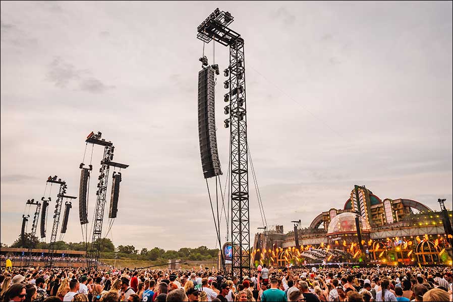 PAROOKAVILLE 2024: Die POOLgroup setzt auf Meyer Sound (Fotos: Julian Huke).