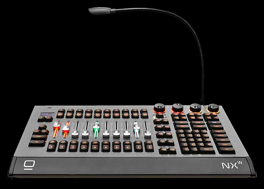 Mit Pultlampe: OBSIDIAN NX W PC-Control-Wing (Foto: OBSIDIAN CONTROL SYSTEMS)