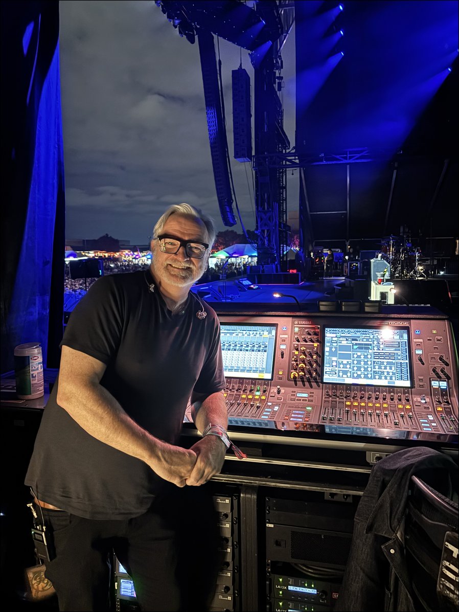 Mit einem Spectera-System können Monitor-Engineers wie Beveridge sicher sein, dass das Wireless auf Tourneen reibungslos läuft (Foto: Sennheiser).
