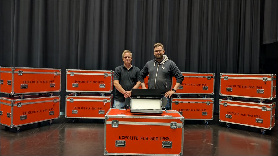 Norman Schmölders von der Pool Group (links) und Oliver Krutzki von Focon Showtechnic (Foto: Focon Showtechnic).