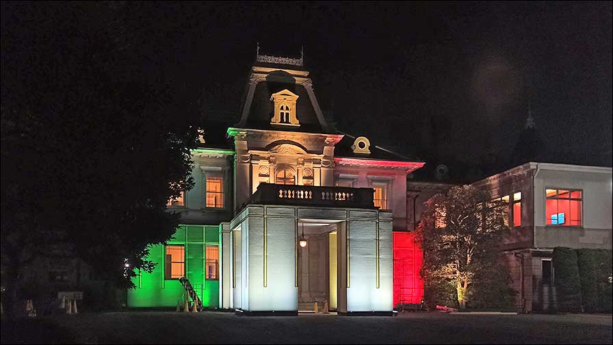 Das "Kihinkan-Takanawa Manor House" wird in Japan auch gern als"Haus der Wunder" bezeichnet. Massimo Pascucci hat ihm mit Licht eine neue Struktur gegeben (Fotos: Massimo Pascucci).