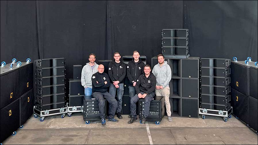 L-Acoustics bei SoLight (von links): Stehend Florian Lind, Simon Völkers, Kevin Marks, Arne Tischoff und sitzend Ulrik Borcherdt, Nico Rakebrand (Foto: Groh PA).