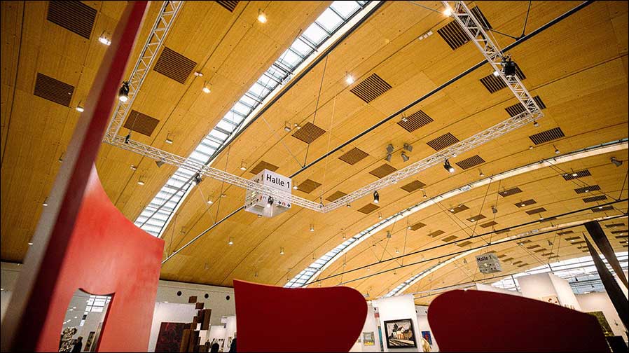 hell begeistert. investiert in LED-Scheinwerfer von ELATION (Fotos: hell begeistert. GmbH)