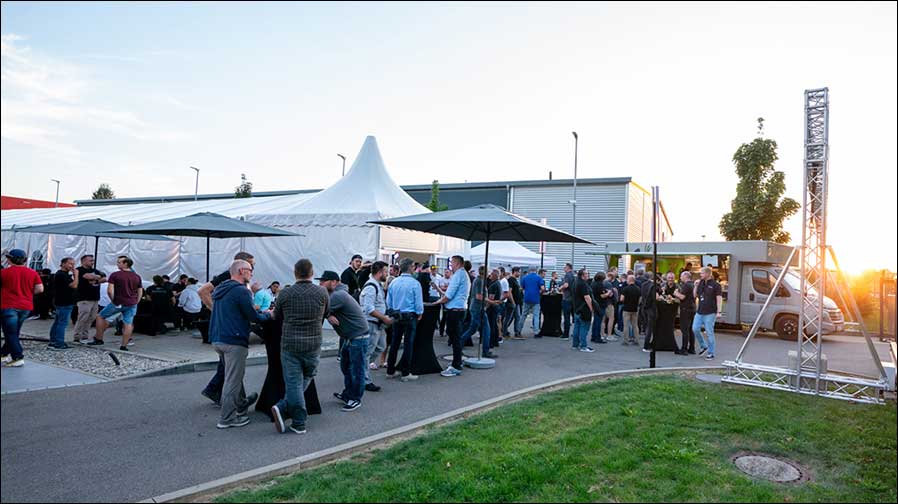 Networking auf der Huss Expo (Foto: Huss)