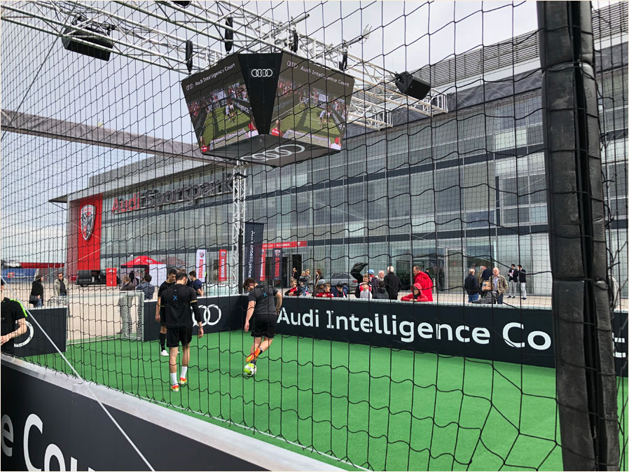 Audi Intelligence Court mit LED-Screens von LEDium