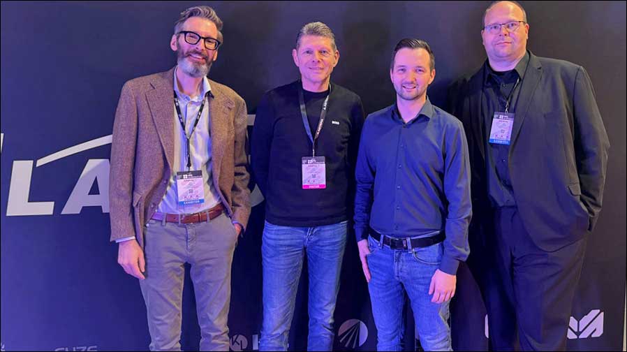 Langjährige Partner (von links): Marc Petzold (LMP), Ecky Zudrop (LMP), Niklas Wegner (COrental) und Marc Librecht (ELATION) (Foto: LMP Lichttechnik)