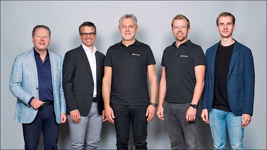 Gruppenbild in Sachen zactrack (von links): Ralph-Jörg Wezorke (Lightpower Group), Stephan Saremba (zactrack International), Werner Petricek (zactrack Lighting Technologies), Paul Roch (zactrack Lighting Technologies) und Philipp Wezorke (Lightpower Group).