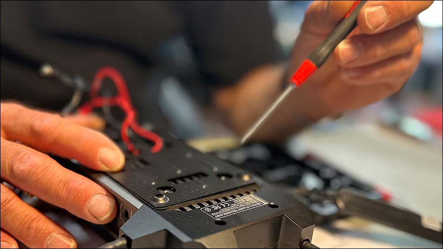 Geht bald wieder: Reparatur am MCI (Foto: MCI)
