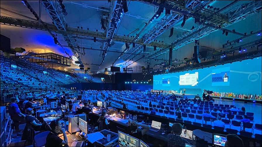 Neustart in der Münchner Olympiahalle mit Meyer Sound (Fotos: KIEKER Technische Eventkonzepte & Produktion)