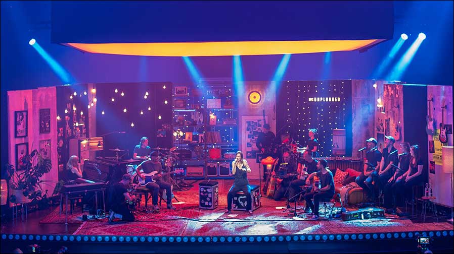 Das Wiener Volkstheater als intimer "Proberaum" für Christina Stürmers „MTV Unplugged“-Aufzeichnung (Fotos: Manfred Nikitser)