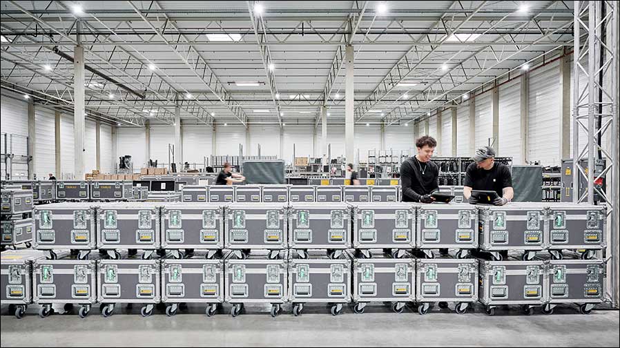 Mit einem neuen Logistikstandort in Augsburg baut Neumann & Müller Veranstaltungstechnik sein Logistiknetzwerk weiter aus (Foto: N&M).