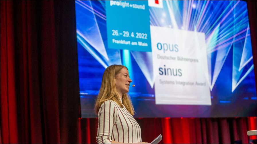 Kerstin Horaczek, Bereichsleiterin Technology Shows der Messe Frankfurt, bei der Verleihung des Opus 2022. (Foto: Jochen Günther)