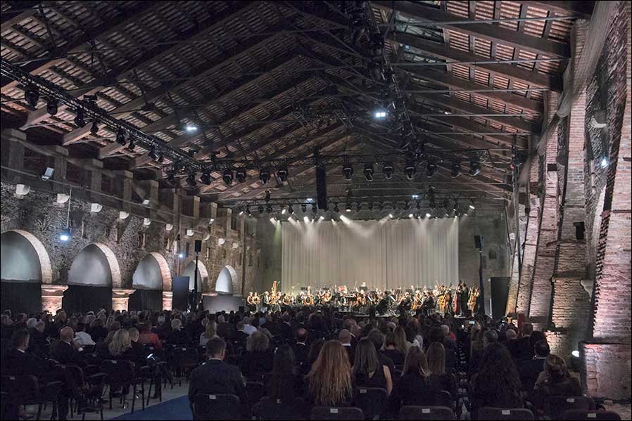 Andrea Bocelli singt für RCF