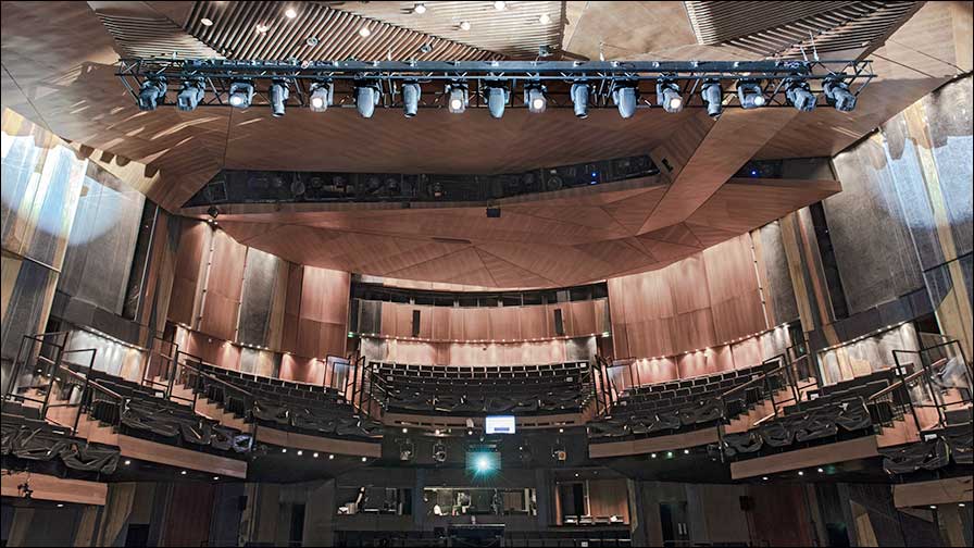 Neues Licht am neuen Platz: Robe-Licht im Staatstheater Kassel (Fotos: Nils Klinger)