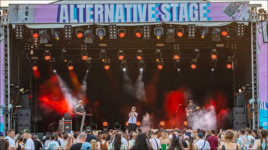 Viel Licht von Robe beim Lollapalooza 2024 (Fotos: Louise Stickland)