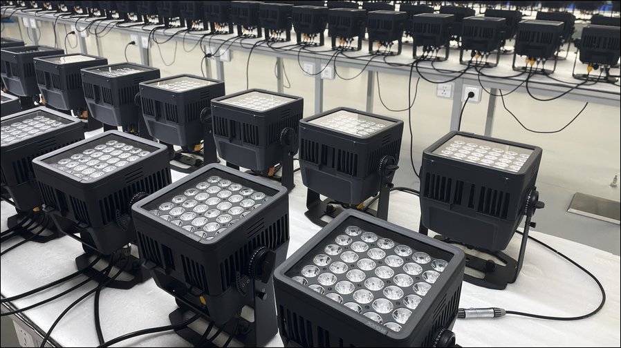 Die K36 kombiniert 17.160 Lumen Lichtstrom bei 5.600 Kelvin mit hoher Lichtqualität, variablen Abstrahlwinkeln, einem IP65-Gehäuse und einem Gewicht von nur 7,84 Kilogramm (Fotos: PRG)