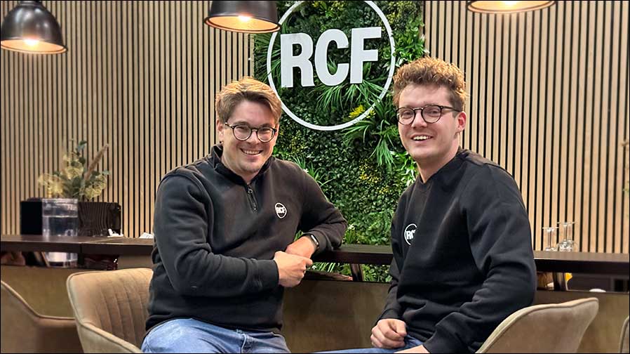 Neue Kollegen: Sebastian Hayer (links) begrüßt Niels Timmermans bei RCF (Foto: RCF Deutschland GmbH)