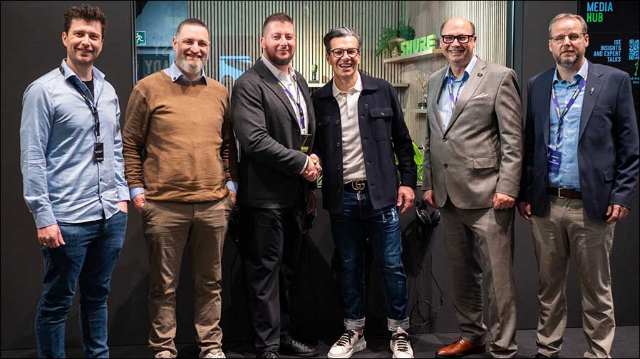 Freude auf die Zusammenarbeit (von links): Christian Eckl (Signal), Thomas Schäfer (Signal), Marc Nesselhauf (Shure), Matthias Reinthaler (Signal), Christian Thöni (Shure) und Jens Rothenburger (Shure) (Foto: Shure)