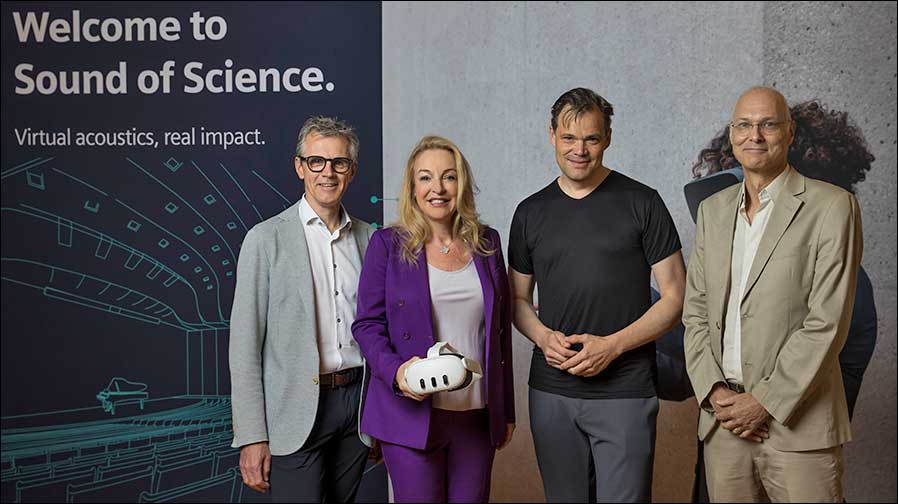 Präsentation von „Sound of Science“ by Siemens in Salzburg: Peter de Clerk (Senior Director Marketing, Simcenter Portfolio, Siemens), Kristina Hammer (Präsidentin der Salzburger Festspiele) und Stephan Frucht (Künstlerischer Leiter des Siemens Arts Programms) (Foto: SF/Neumayr/Leo).