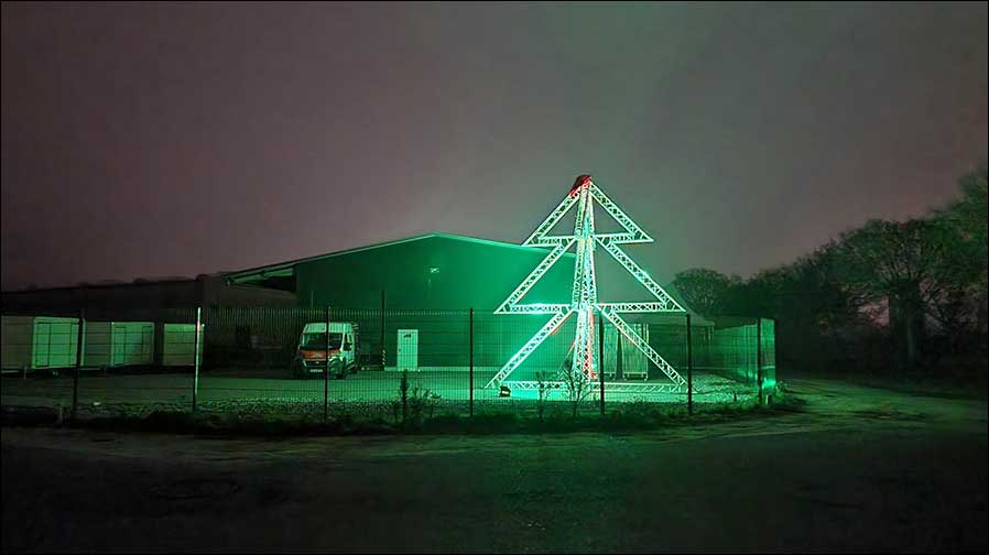 Der Christbaum von SR Showtechnik besteht aus LITECRAFT TRUSS von LMP (Fotos: SR Showtechnik).