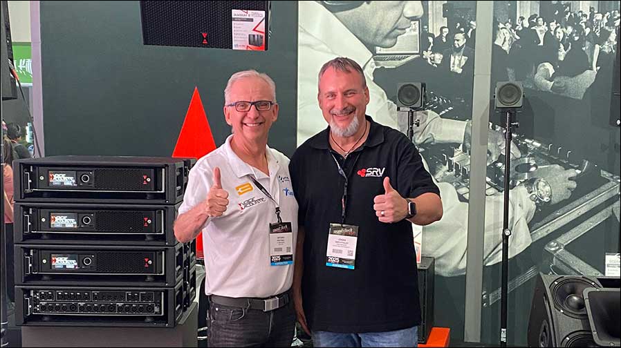 Antonio Martínez von Hi Tech Audio México und Jürgen Bachthaler von Voice-Acoustic auf der sound:check Xpo 2025 in Mexico-Stadt (Foto: Voice-Acoustic).