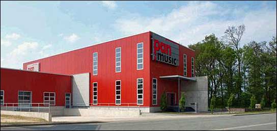 Das berühmte Rote Haus von pan music