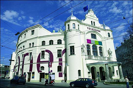 Jetzt mit 24 Kanälen Sennheiser Digital 9000: die Volksoper in Wien.