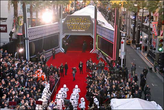 Der Holywood Boulevard als Party-Kulisse für die Premiere von Star Wars 7 (Foto: Gary Krueger).