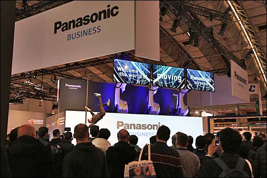 Panasonic auf der ISE 2016: Eine spektakuläre Show sorgte für entsprechenden Andrang.