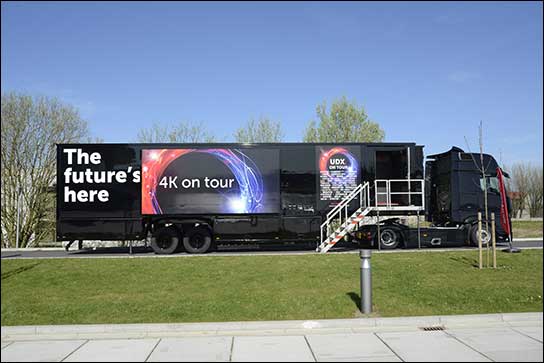 Auf Tour durch Europa: der Barco-Truck