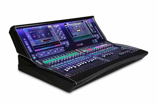 Die neue C Class von Allen & Heath: Drei Mix Racks und drei Pulte.