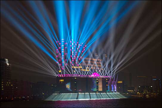 Das Lichtdesign kam von Jerry Appelt für die eindrucksvolle Eröffnung der Elbphilharmonie.