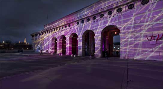 Chromotopia Heldentor: Das Äußere Burgtor in Wien im Lichte Victoria Coelns. Fotos: Helmut Prochart.