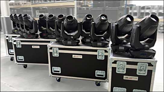 Das neue Material bei events creative: Zwölf P7 von JB Lighting und die passenden Cases.