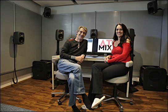 Im ATMIX 3D Audio Lab: Martin Mayer und Diana Mayer-Blaimschein