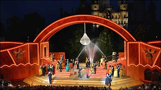 "Die Fledermaus" bei den Schlossfestspielen in Schwerin