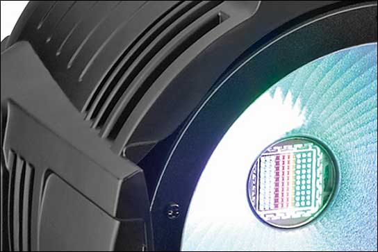 Gut zu sehen: die 100-Watt-COB-LED der IMG Stage Line PARC-64/RGB