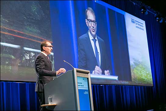 Verkehrsminister Dobrindt am LUX AV.MediaPult