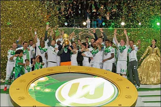 Cuplift beim DFB-Pokalfinale, Goldflitter; Foto: Lunatx.com