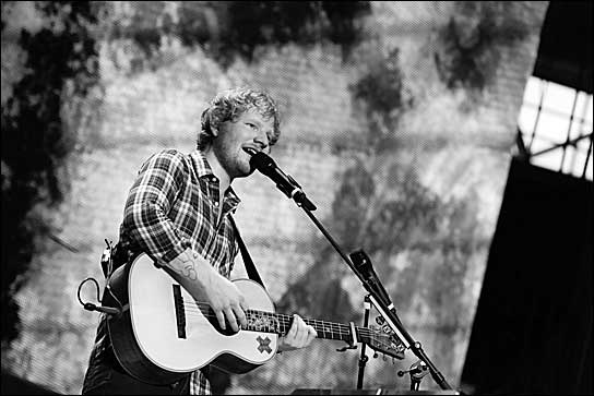 Ed Sheeran nutzt Sennheisers Digital 9000 für Vocals, Loop Vocals und Gitarre (Foto: Christie Goodwin)