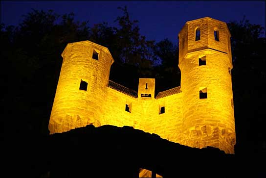 Das Schwalbennest, die jüngste der vier Burgen Neckarsteinachs (Foto: Christian Ebert)