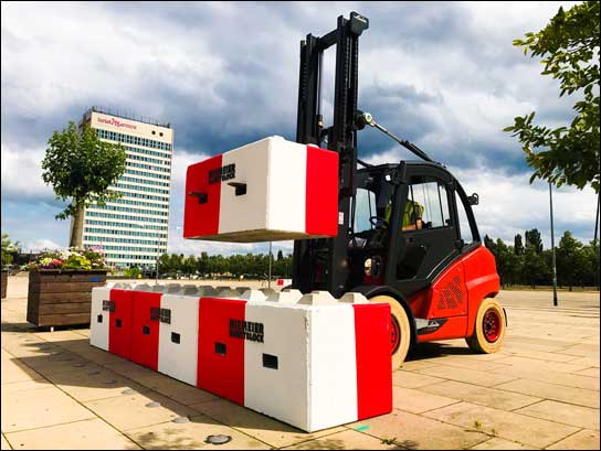 Schnell aufgebaut und ziemlich stattlich: NIEMEIER Safetyblock beim Potsdamer Stadtwerke-Fest (Foto: NIEMEIER Event Tools)