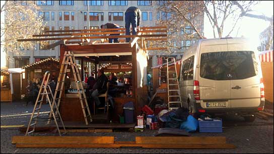 Abbau des Weihnachtsmarktes am Sendlinger Tor in München 2013