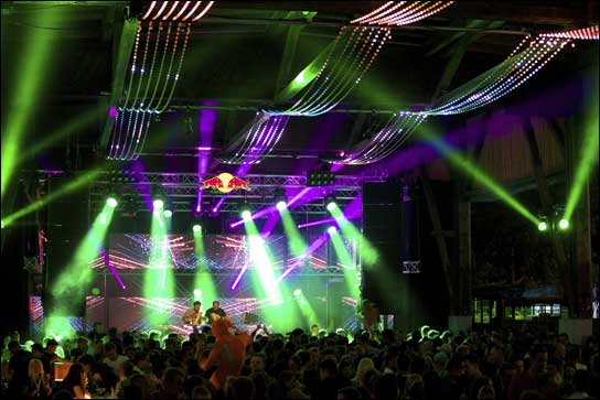 Topacts auf vier Floors: "Tanz in der Halle 2014" in Sierning bei Steyr.