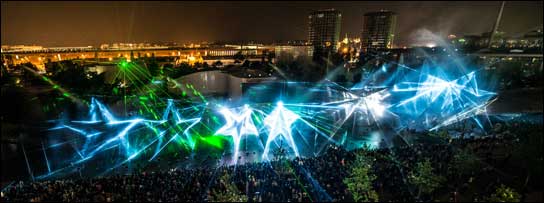 Mit 31 Lasersystemen war tarm Showlaser bei Rocking UK 2014 in der Autostadt Wolfsburg. Foto: Ralph Larmann