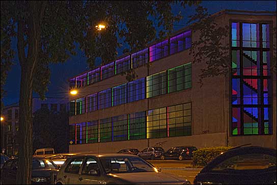 Die Fotomontage zeigt die vorgesehene Lichtinstallation im  Mainova-Umspannwerk von der Eschersheimer Landstraße