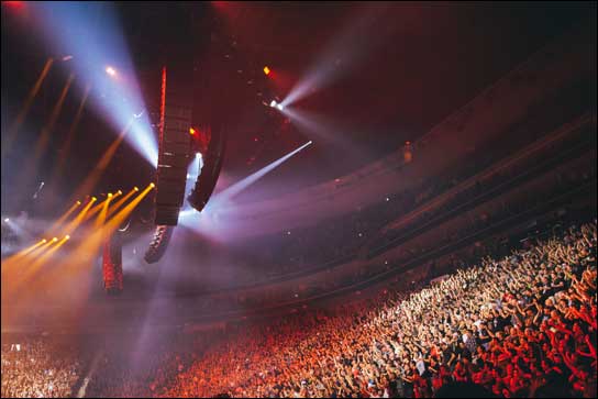 Das neue Videotron Centre in Quebec City und Metallica mittendrin (Foto: Carlos Escobar).