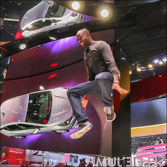 "Opel Selfie Jump" auf der IAA 2015 (Fotos: PRG)