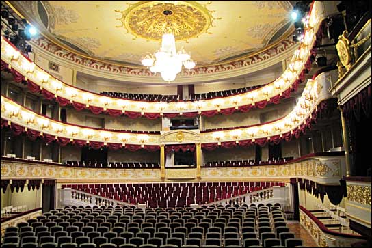 Der Zuschauerraum im Moskauer Maly-Theater